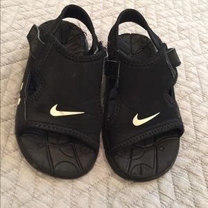 Nike sandals water shoes
